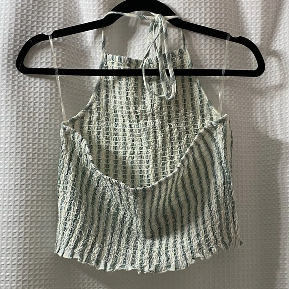 NWOT AEO Smocked Halter Top - Picture 2 of 4